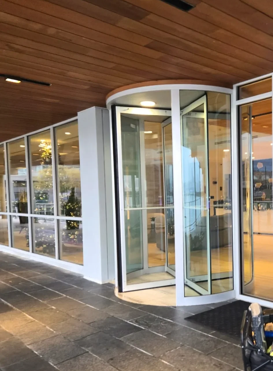 Building lobby glass doors cleaned in New Jersey